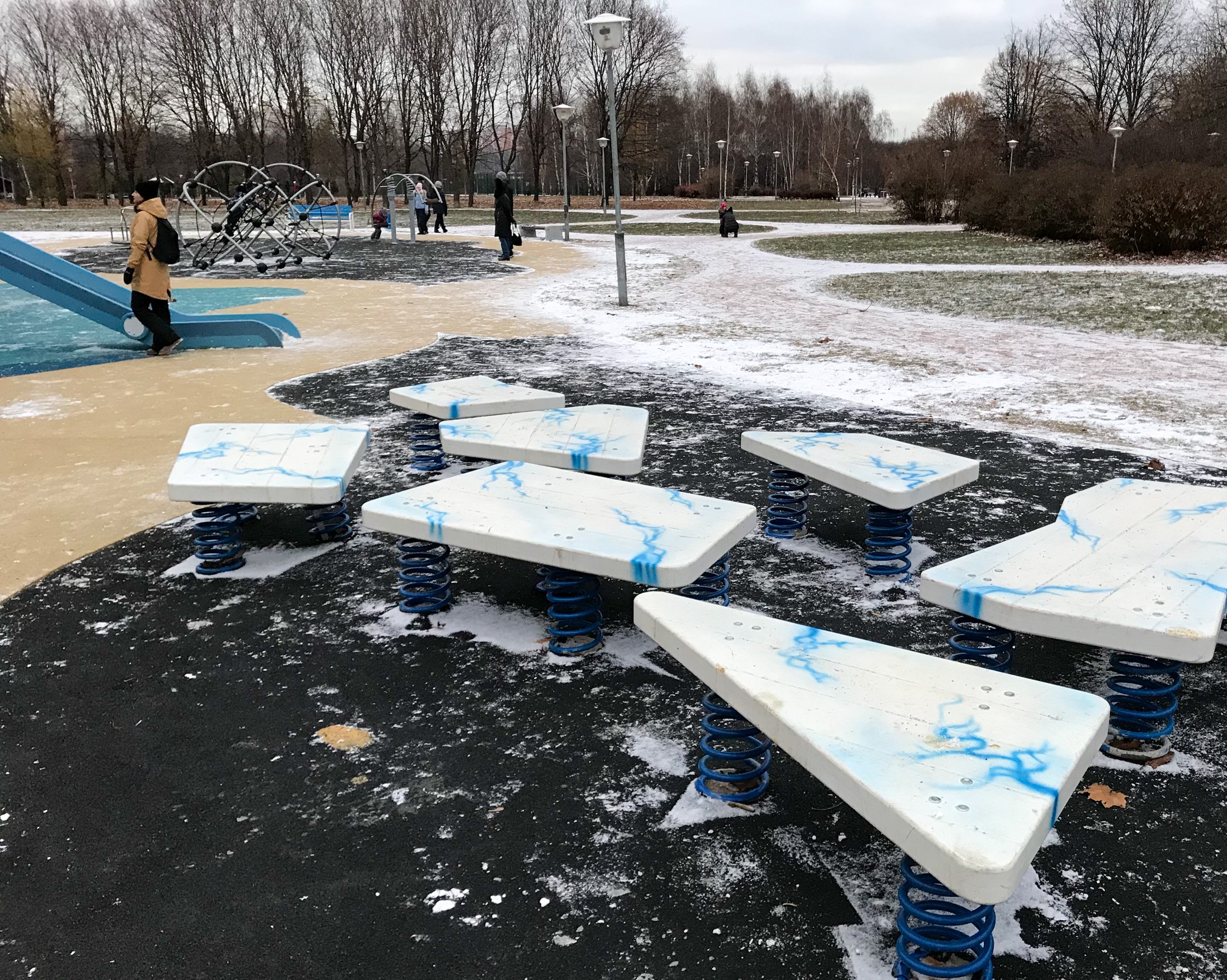 Фото Детская площадка "Кит" в парке Борисовские пруды - развлечение в Москве | Досугатор